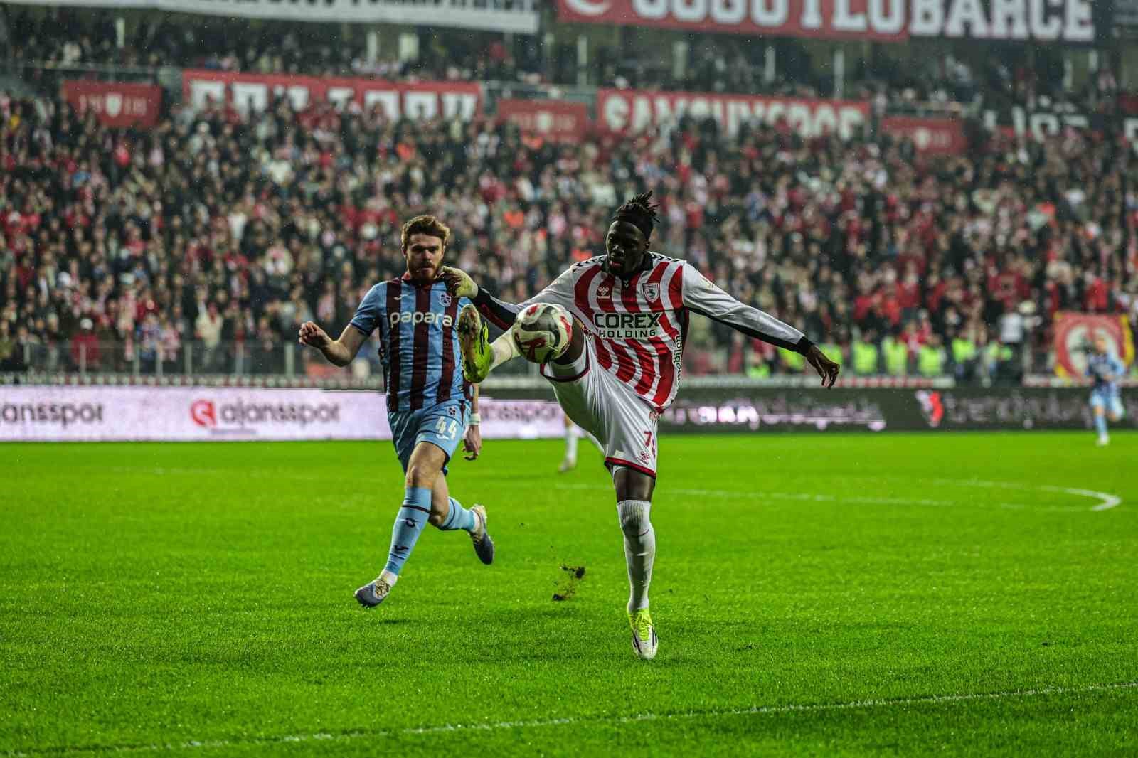 Trendyol Süper Lig: Samsunspor: 0 - Trabzonspor: 1 (İlk yarı)
