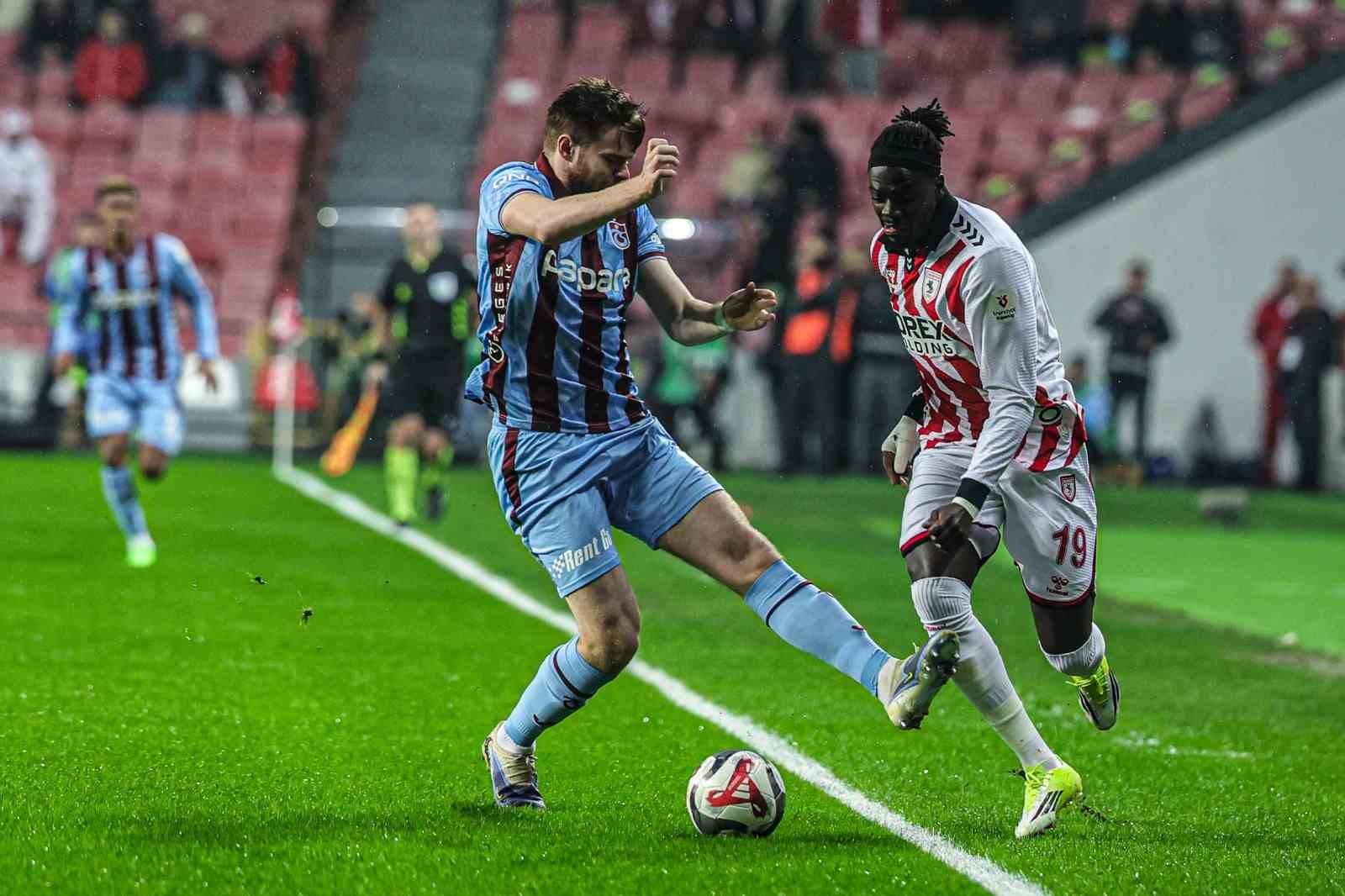 Trendyol Süper Lig: Samsunspor: 0 - Trabzonspor: 1 (İlk yarı)
