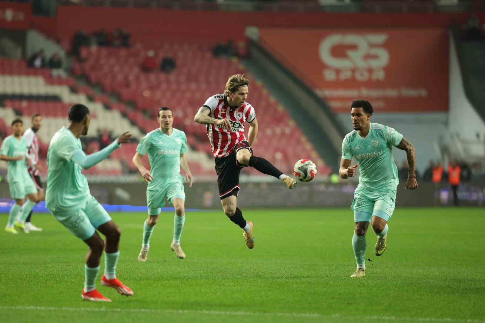 Trendyol Süper Lig: Samsunspor: 1 - Kayserispor: 0 (İlk yarı)
Trendyol Süper Lig: Samsunspor: 1 - Kayserispor: 0 (İlk yarı)