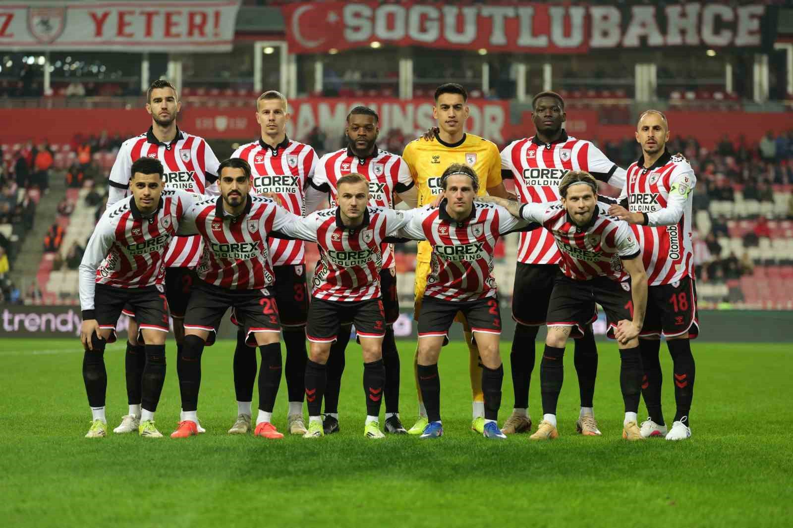 Trendyol Süper Lig: Samsunspor: 1 - Kayserispor: 0 (İlk yarı)
Trendyol Süper Lig: Samsunspor: 1 - Kayserispor: 0 (İlk yarı)