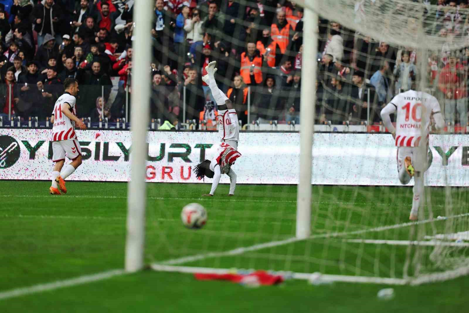 Trendyol Süper Lig: Samsunspor: 2 - Beşiktaş: 1 (Maç sonucu)
