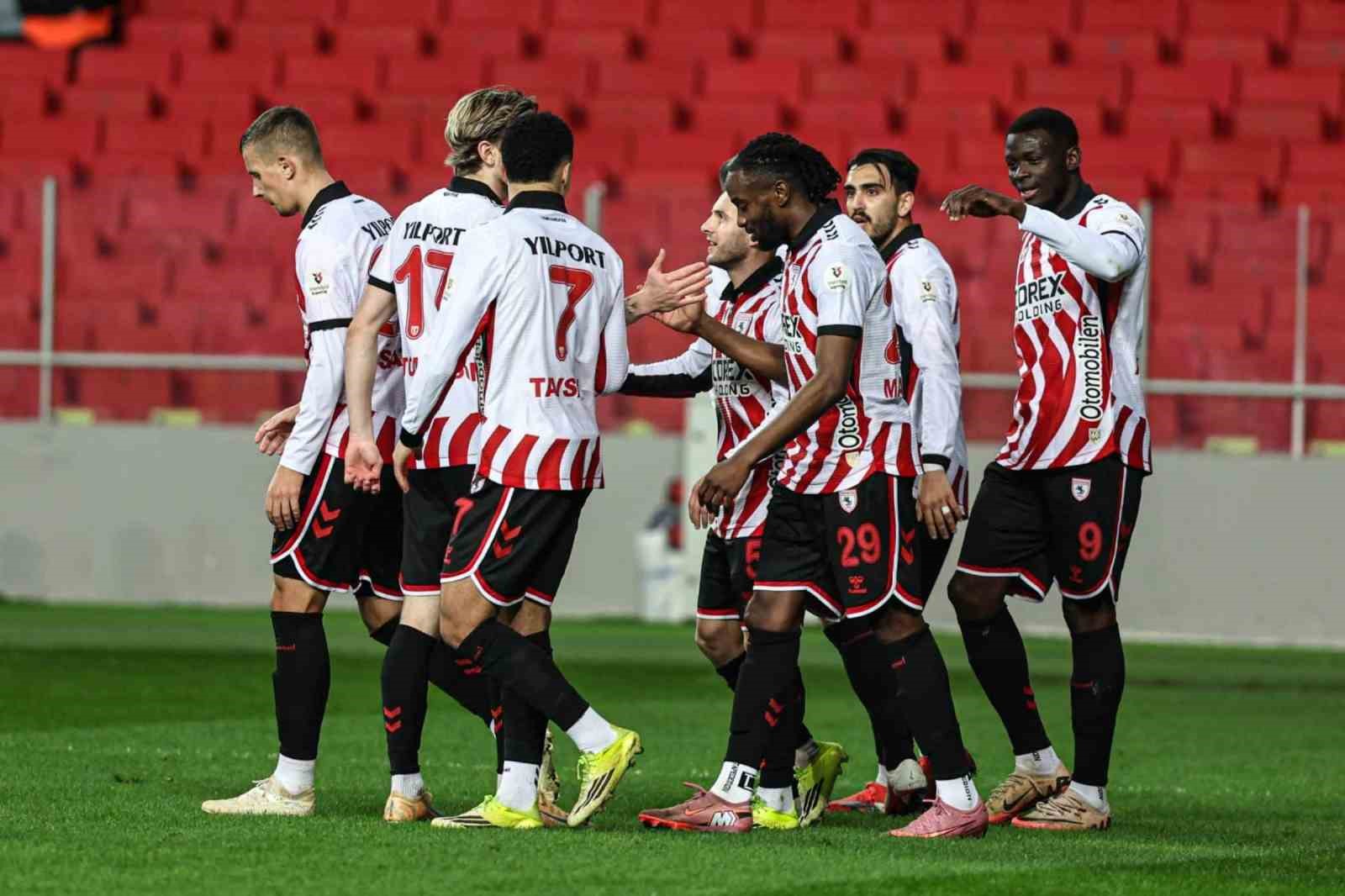 Trendyol Süper Lig: Samsunspor: 2 - Kayserispor: 1 (Maç sonucu)
Trendyol Süper Lig: Samsunspor: 2 - Kayserispor: 1 (Maç sonucu)