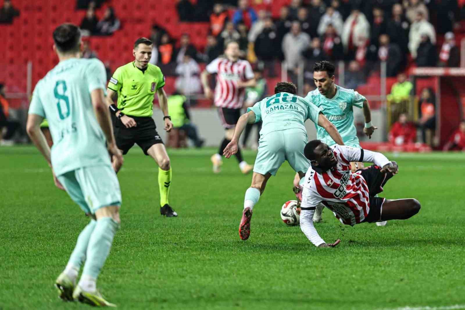 Trendyol Süper Lig: Samsunspor: 2 - Kayserispor: 1 (Maç sonucu)
Trendyol Süper Lig: Samsunspor: 2 - Kayserispor: 1 (Maç sonucu)