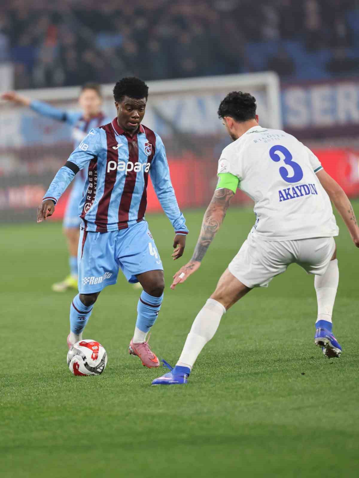 Trendyol Süper Lig: Trabzonspor: 0 - Çaykur Rizespor: 0 (İlk yarı)
