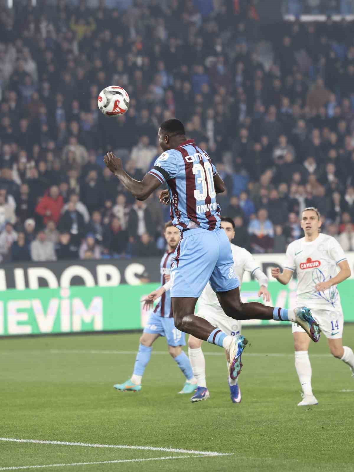 Trendyol Süper Lig: Trabzonspor: 0 - Çaykur Rizespor: 0 (İlk yarı)
