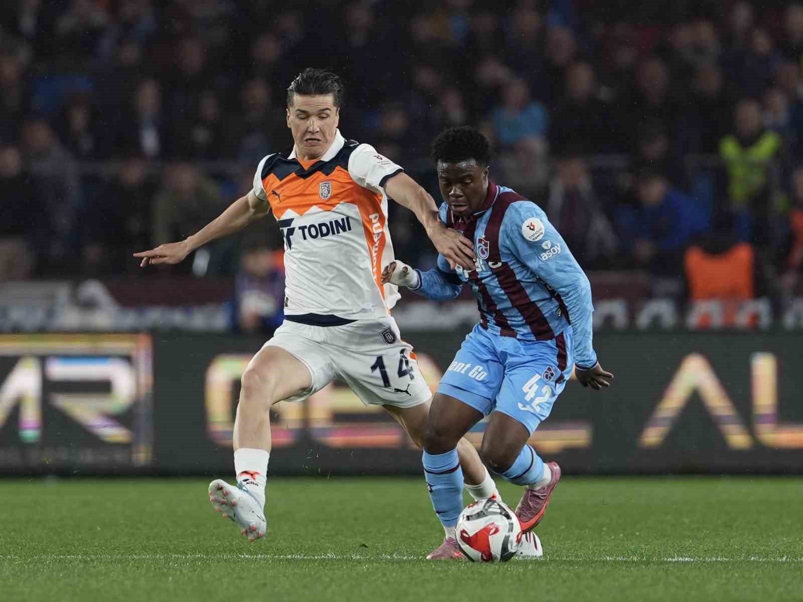 Trendyol Süper Lig: Trabzonspor: 0 - RAMS Başakşehir: 0 (İlk yarı)
