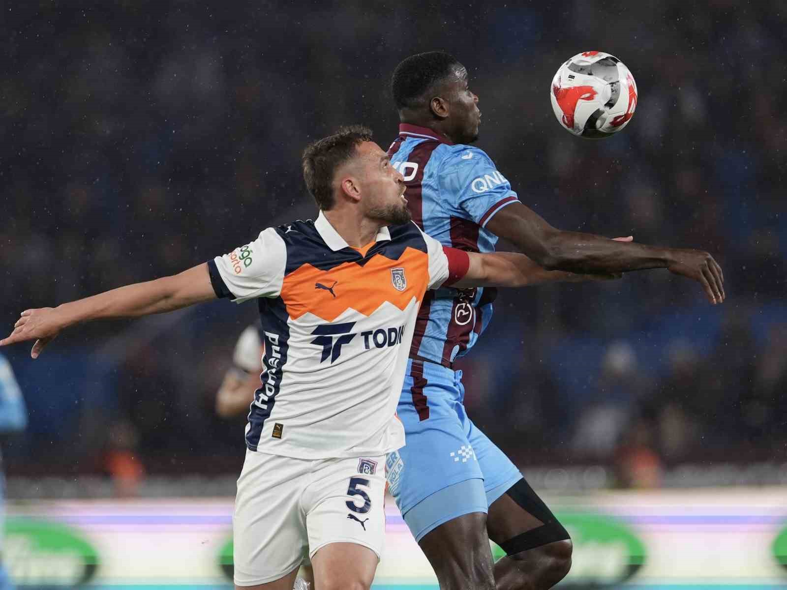 Trendyol Süper Lig: Trabzonspor: 0 - RAMS Başakşehir: 0 (İlk yarı)
