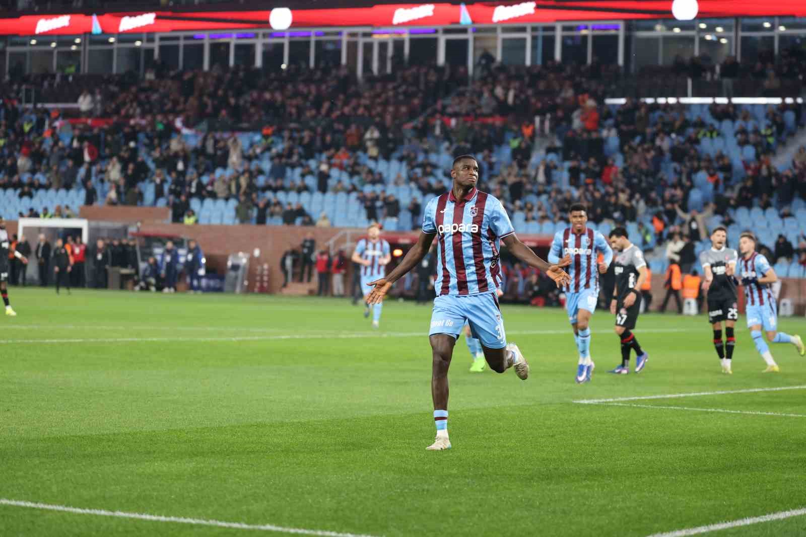 Trendyol Süper Lig: Trabzonspor: 1 - Fatih Karagümrük: 1 (İlk yarı)
