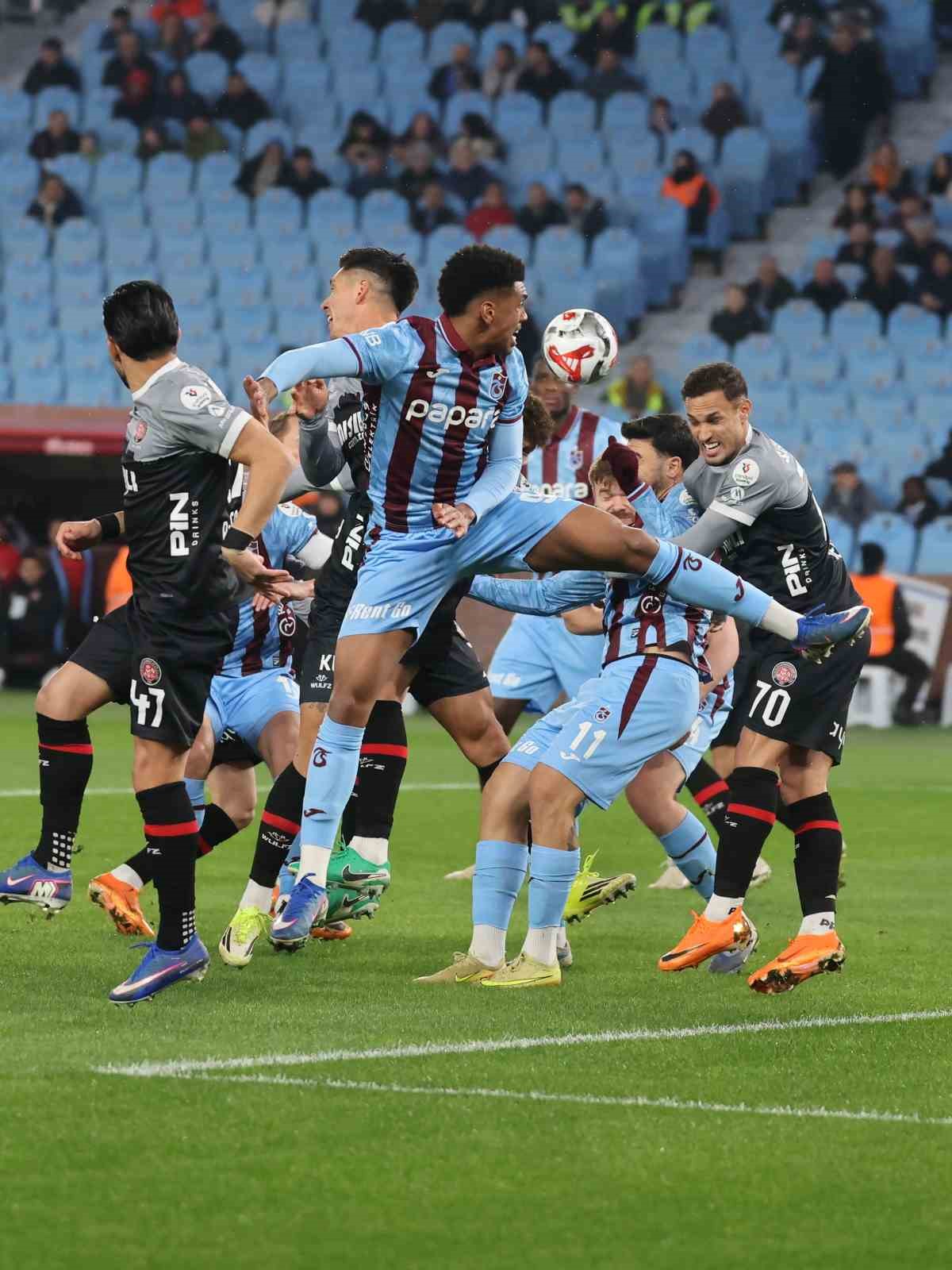 Trendyol Süper Lig: Trabzonspor: 1 - Fatih Karagümrük: 1 (İlk yarı)

