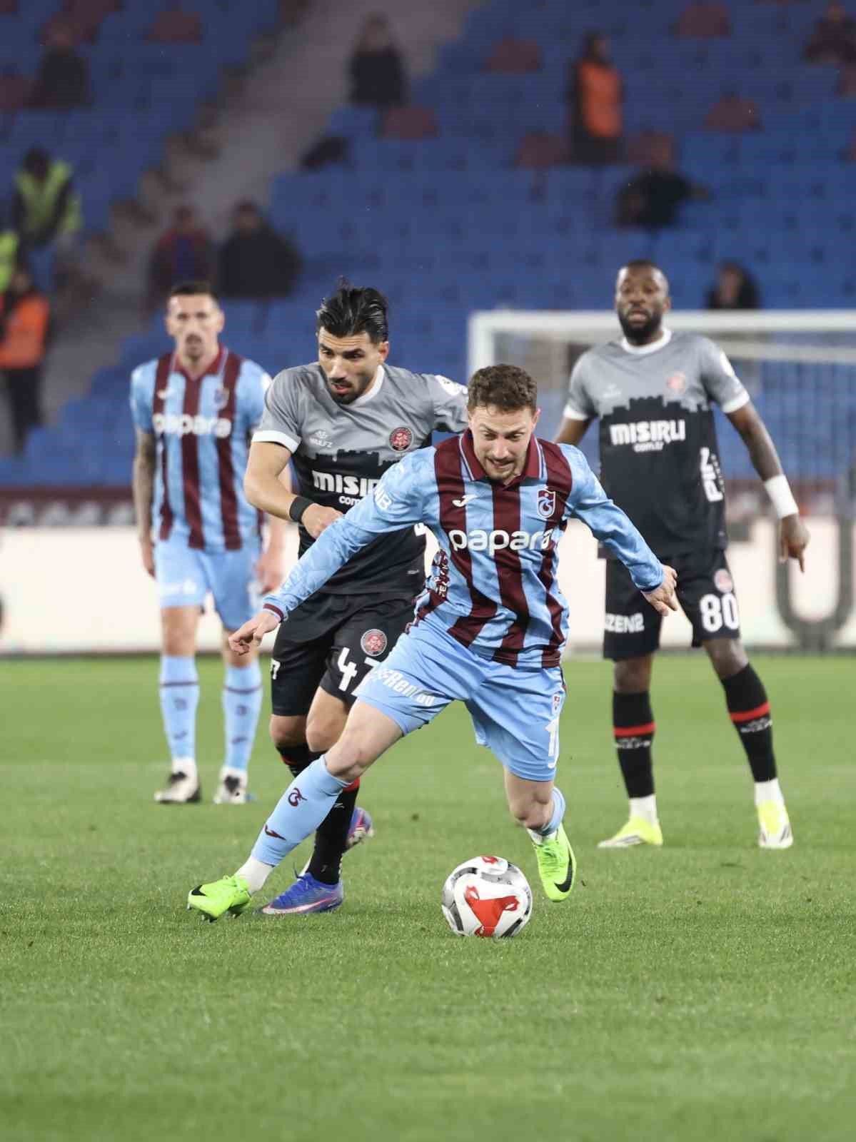 Trendyol Süper Lig: Trabzonspor: 1 - Fatih Karagümrük: 1 (İlk yarı)
