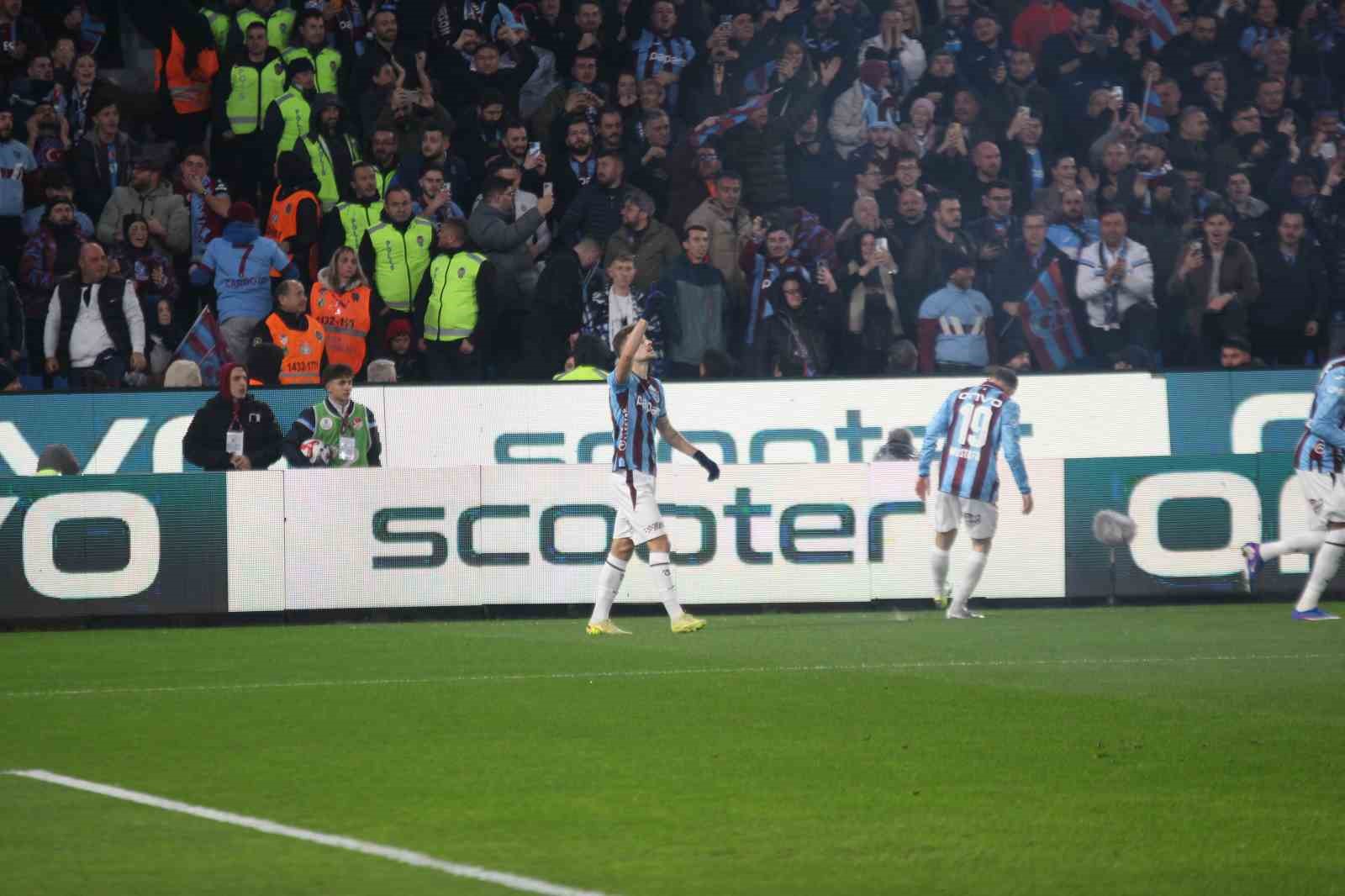 Trendyol Süper Lig: Trabzonspor: 1 - Fenerbahçe: 1 (Maç devam ediyor)
