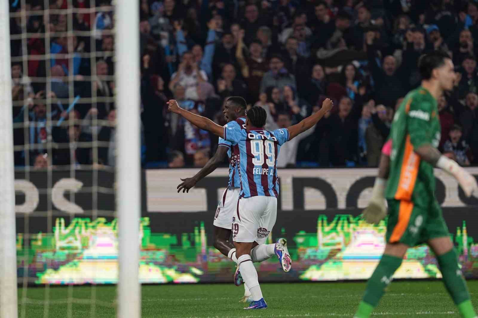 Trendyol Süper Lig: Trabzonspor: 1 - Galatasaray: 0 (İlk yarı)
Trendyol Süper Lig: Trabzonspor: 1 - Galatasaray: 0 (İlk yarı)