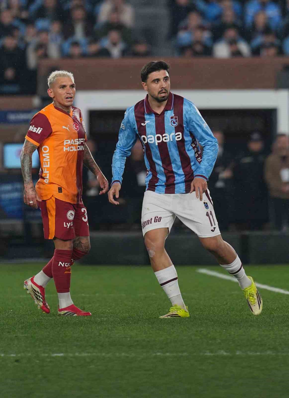 Trendyol Süper Lig: Trabzonspor: 1 - Galatasaray: 0 (İlk yarı)
Trendyol Süper Lig: Trabzonspor: 1 - Galatasaray: 0 (İlk yarı)