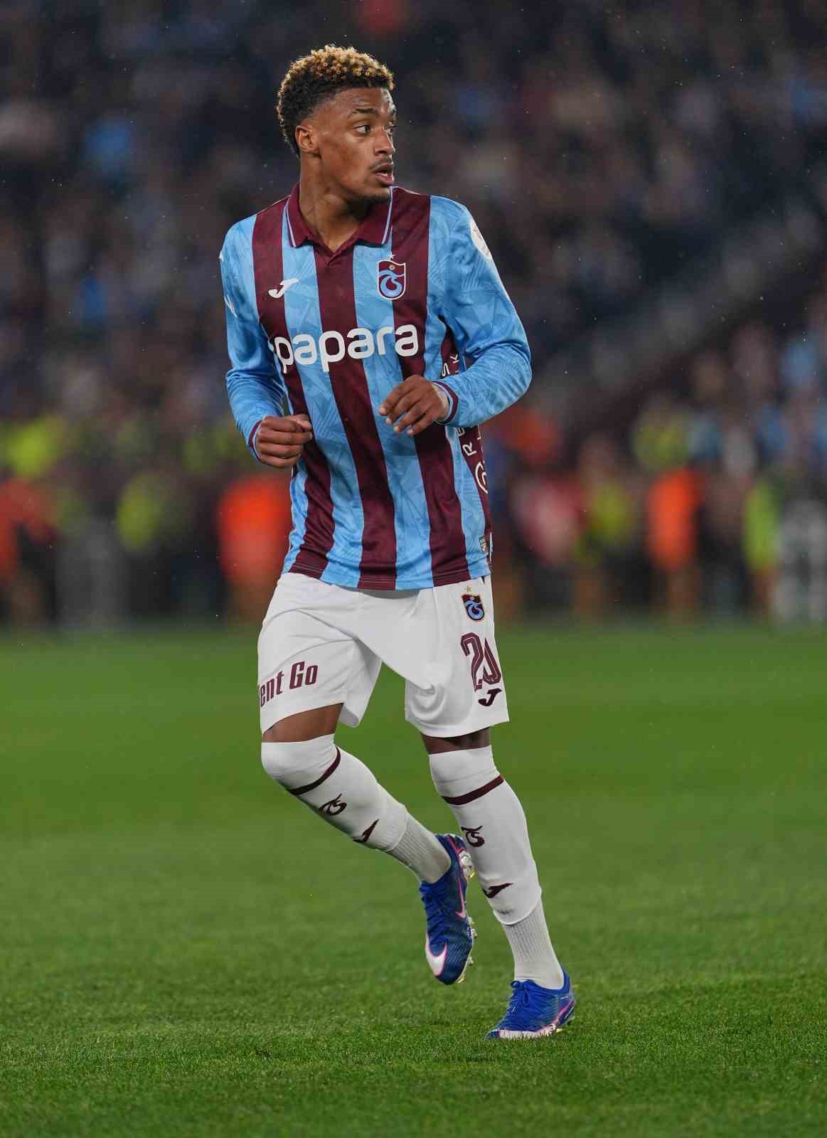 Trendyol Süper Lig: Trabzonspor: 1 - Galatasaray: 0 (İlk yarı)
Trendyol Süper Lig: Trabzonspor: 1 - Galatasaray: 0 (İlk yarı)