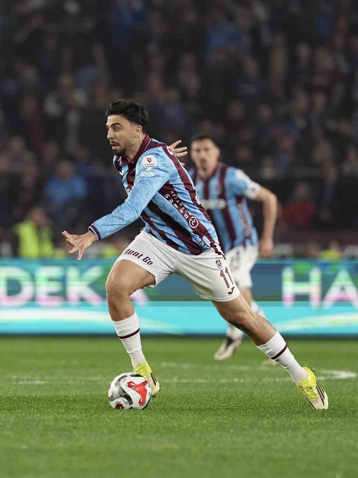 Trendyol Süper Lig: Trabzonspor: 1 - Galatasaray: 0 (İlk yarı)
Trendyol Süper Lig: Trabzonspor: 1 - Galatasaray: 0 (İlk yarı)