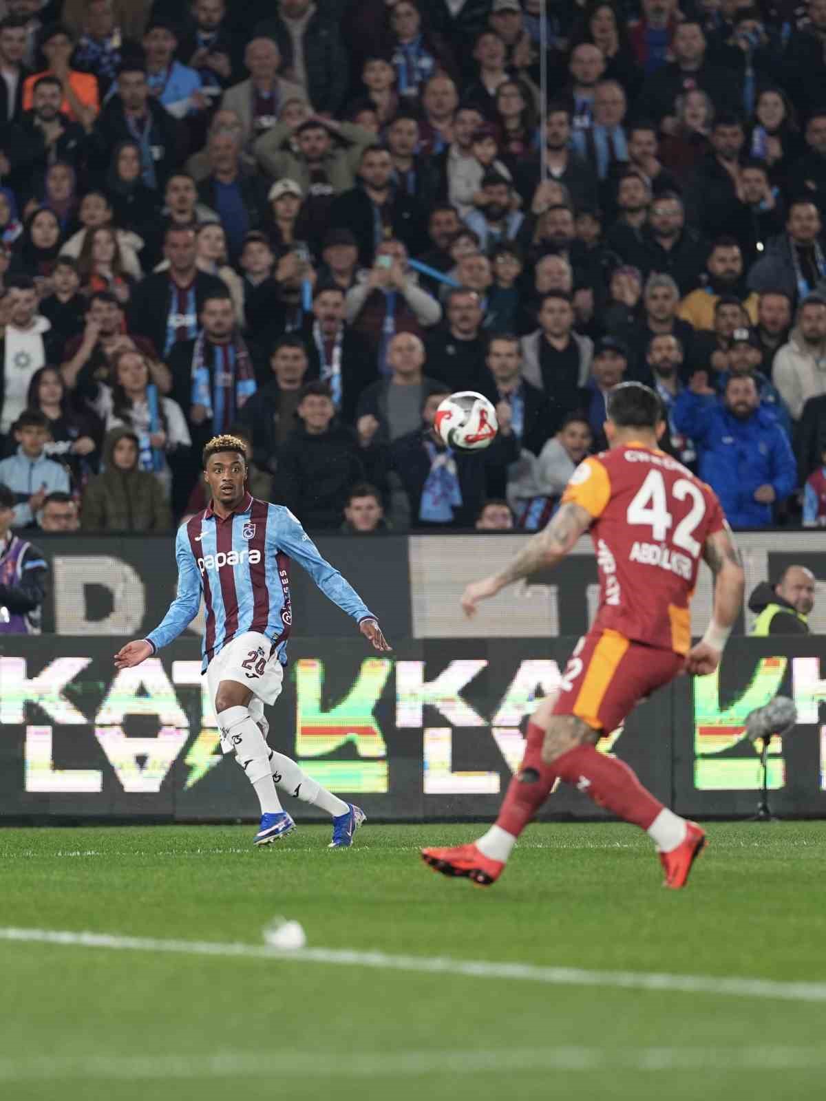 Trendyol Süper Lig: Trabzonspor: 1 - Galatasaray: 0 (İlk yarı)
Trendyol Süper Lig: Trabzonspor: 1 - Galatasaray: 0 (İlk yarı)