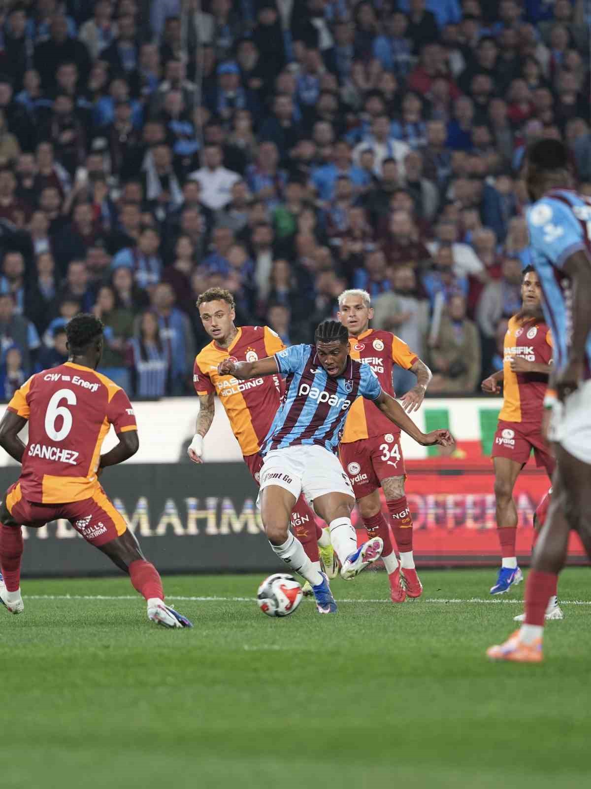 Trendyol Süper Lig: Trabzonspor: 1 - Galatasaray: 0 (İlk yarı)
Trendyol Süper Lig: Trabzonspor: 1 - Galatasaray: 0 (İlk yarı)