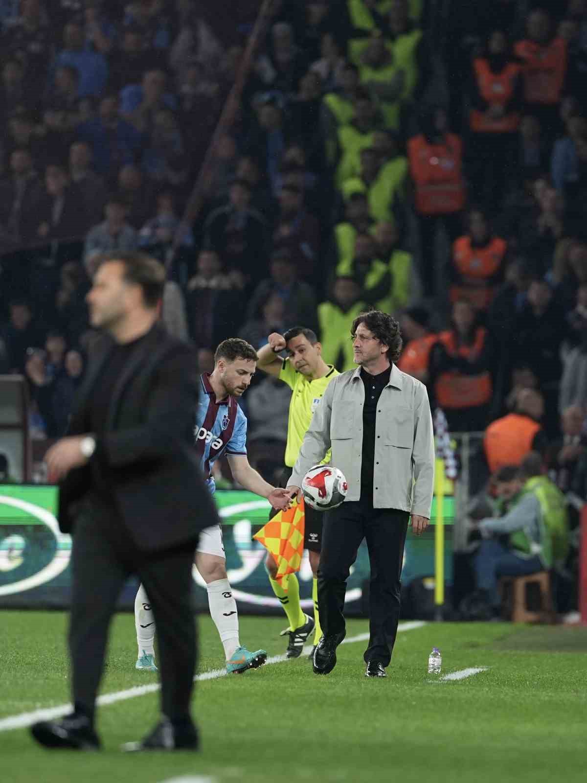 Trendyol Süper Lig: Trabzonspor: 1 - Galatasaray: 0 (İlk yarı)
Trendyol Süper Lig: Trabzonspor: 1 - Galatasaray: 0 (İlk yarı)