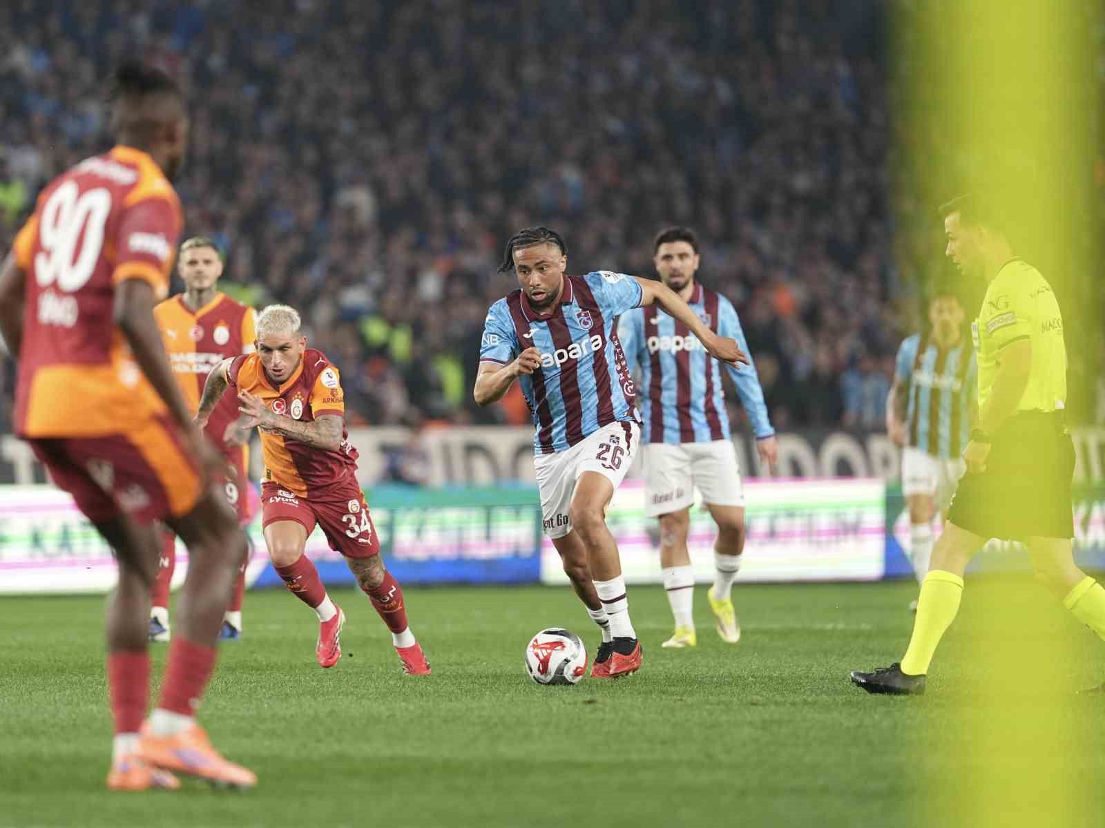Trendyol Süper Lig: Trabzonspor: 1 - Galatasaray: 0 (İlk yarı)
Trendyol Süper Lig: Trabzonspor: 1 - Galatasaray: 0 (İlk yarı)