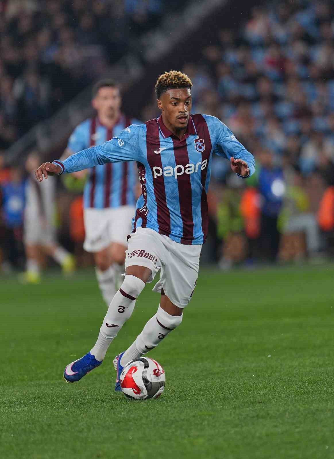 Trendyol Süper Lig: Trabzonspor: 1 - Galatasaray: 0 (İlk yarı)
Trendyol Süper Lig: Trabzonspor: 1 - Galatasaray: 0 (İlk yarı)