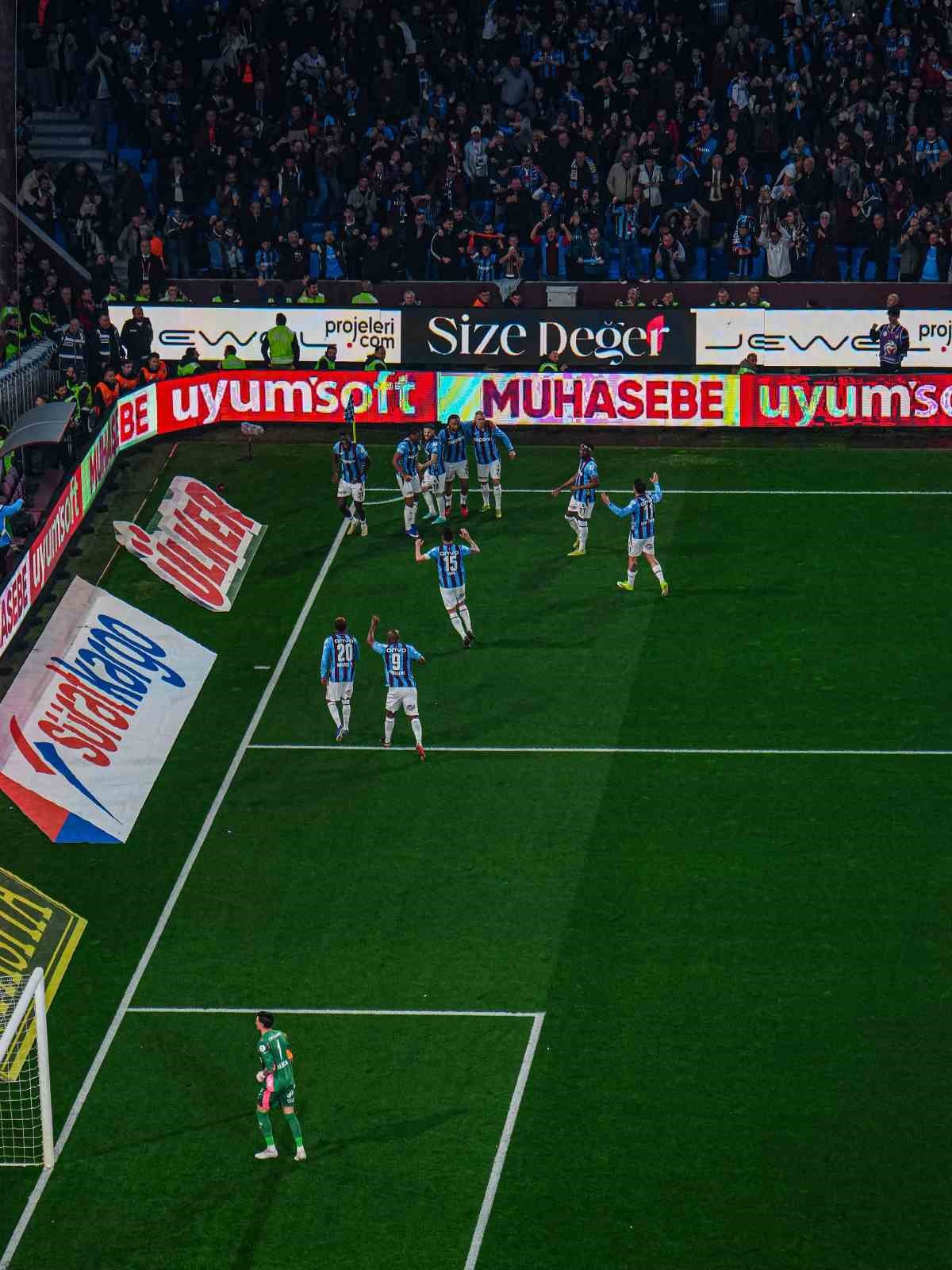 Trendyol Süper Lig: Trabzonspor: 1 - Galatasaray: 0 (Maç devam ediyor)
