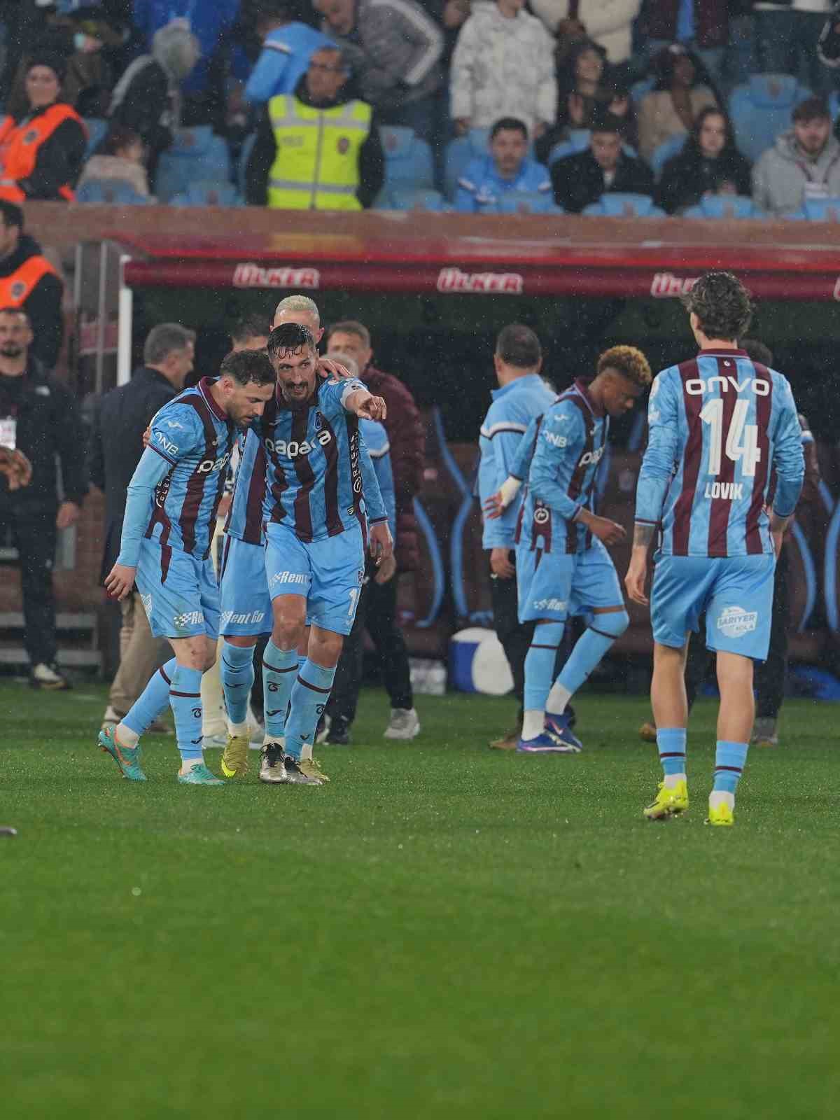 Trendyol Süper Lig: Trabzonspor: 1 - RAMS Başakşehir: 1 (Maç sonucu)
