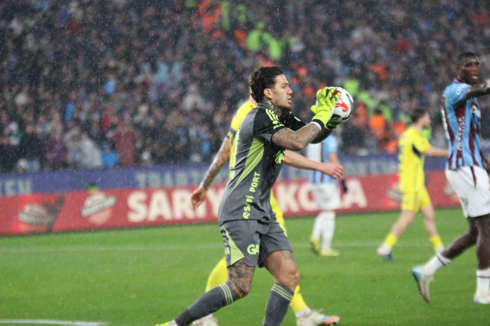 Trendyol Süper Lig: Trabzonspor: 2 - Fenerbahçe: 2 (İlk yarı)
Trendyol Süper Lig: Trabzonspor: 2 - Fenerbahçe: 2 (İlk yarı)