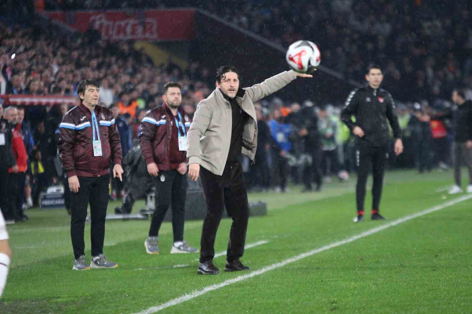 Trendyol Süper Lig: Trabzonspor: 2 - Fenerbahçe: 3 (Maç sonucu)
Trendyol Süper Lig: Trabzonspor: 2 - Fenerbahçe: 3 (Maç sonucu)