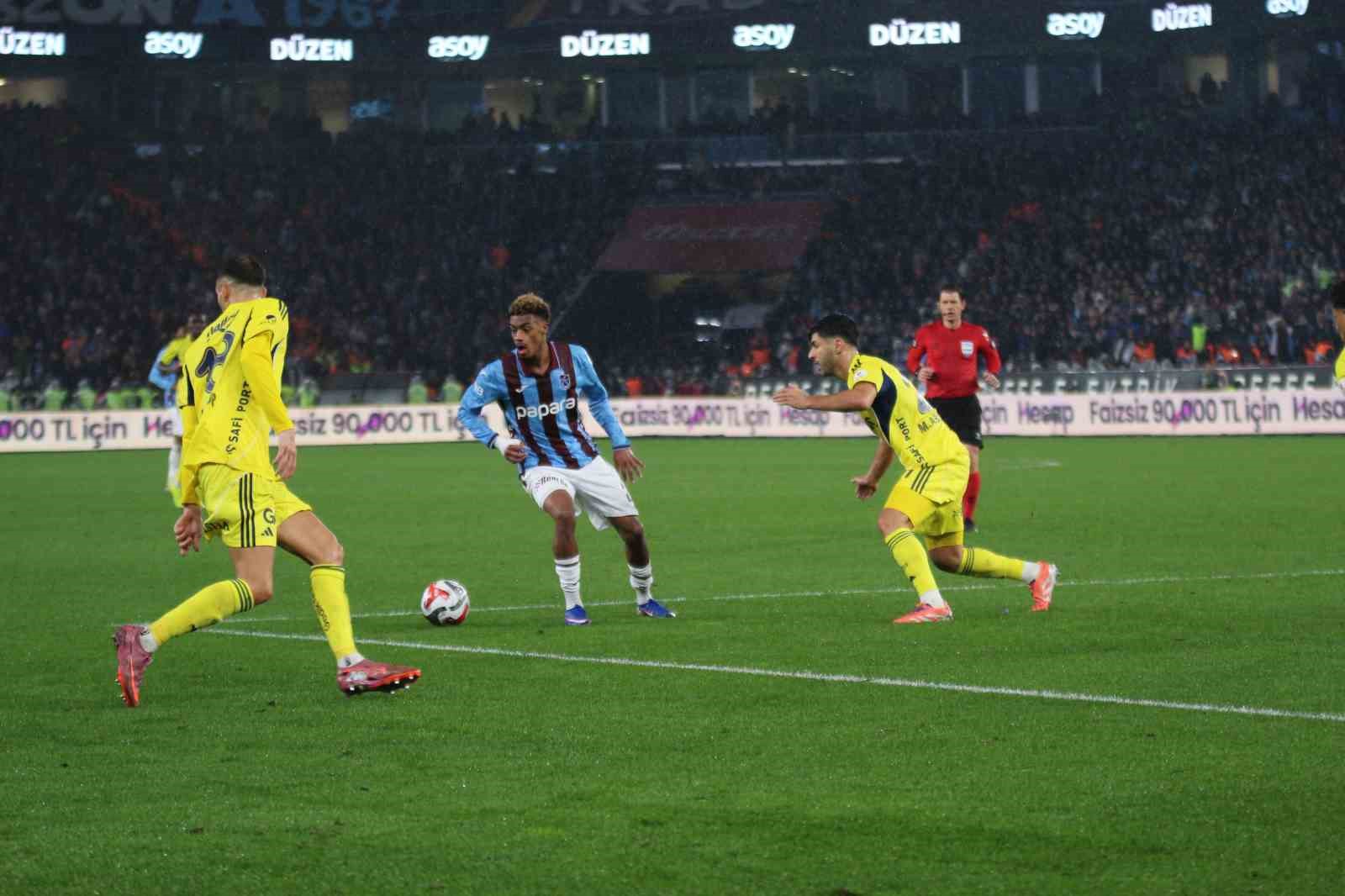 Trendyol Süper Lig: Trabzonspor: 2 - Fenerbahçe: 3 (Maç sonucu)
Trendyol Süper Lig: Trabzonspor: 2 - Fenerbahçe: 3 (Maç sonucu)