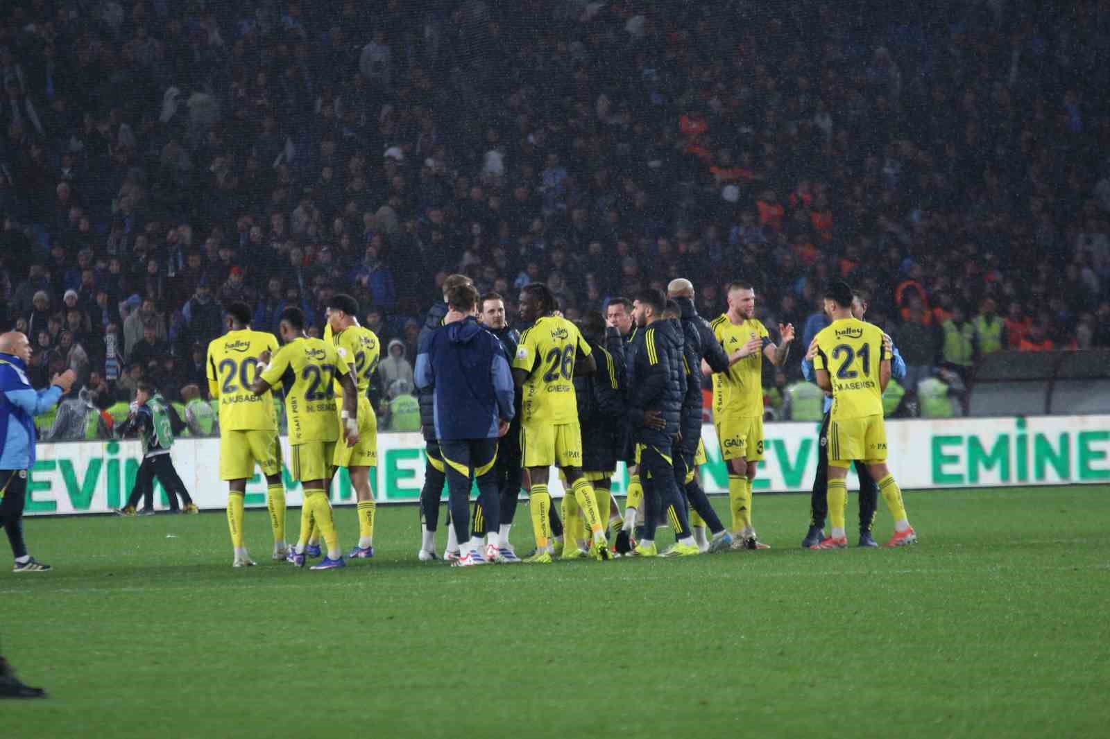 Trendyol Süper Lig: Trabzonspor: 2 - Fenerbahçe: 3 (Maç sonucu)
Trendyol Süper Lig: Trabzonspor: 2 - Fenerbahçe: 3 (Maç sonucu)
