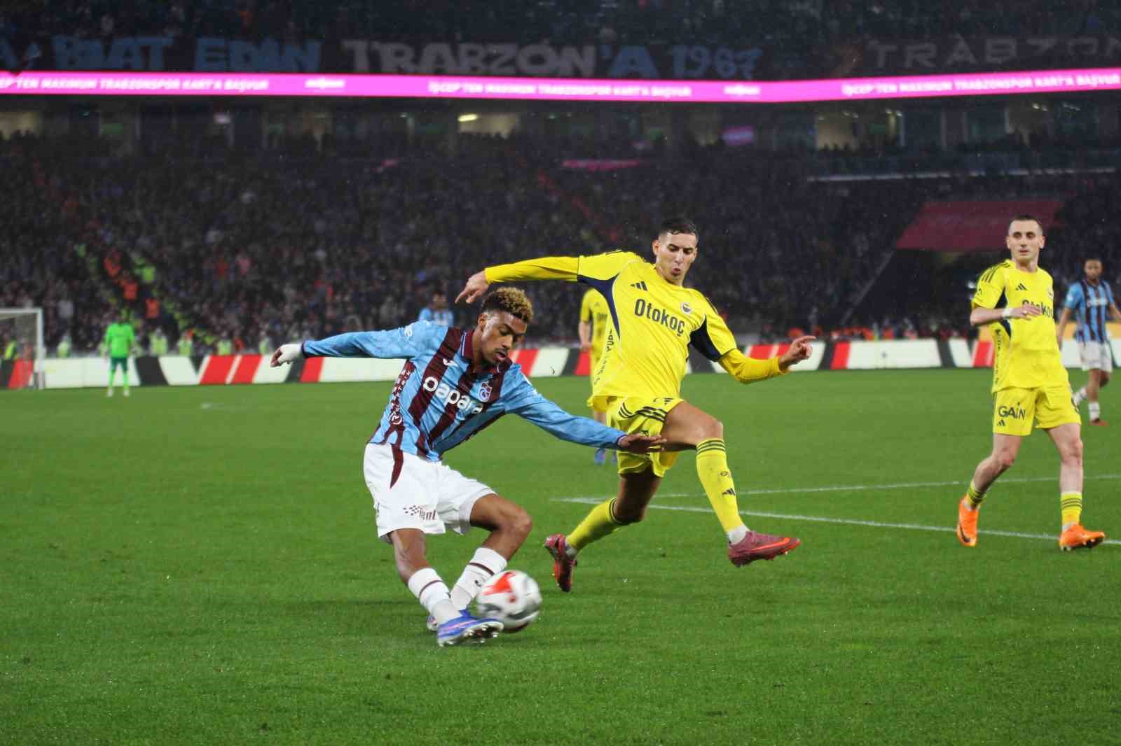 Trendyol Süper Lig: Trabzonspor: 2 - Fenerbahçe: 3 (Maç sonucu)
Trendyol Süper Lig: Trabzonspor: 2 - Fenerbahçe: 3 (Maç sonucu)