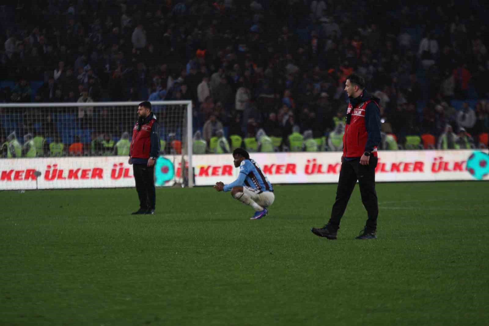 Trendyol Süper Lig: Trabzonspor: 2 - Fenerbahçe: 3 (Maç sonucu)
Trendyol Süper Lig: Trabzonspor: 2 - Fenerbahçe: 3 (Maç sonucu)