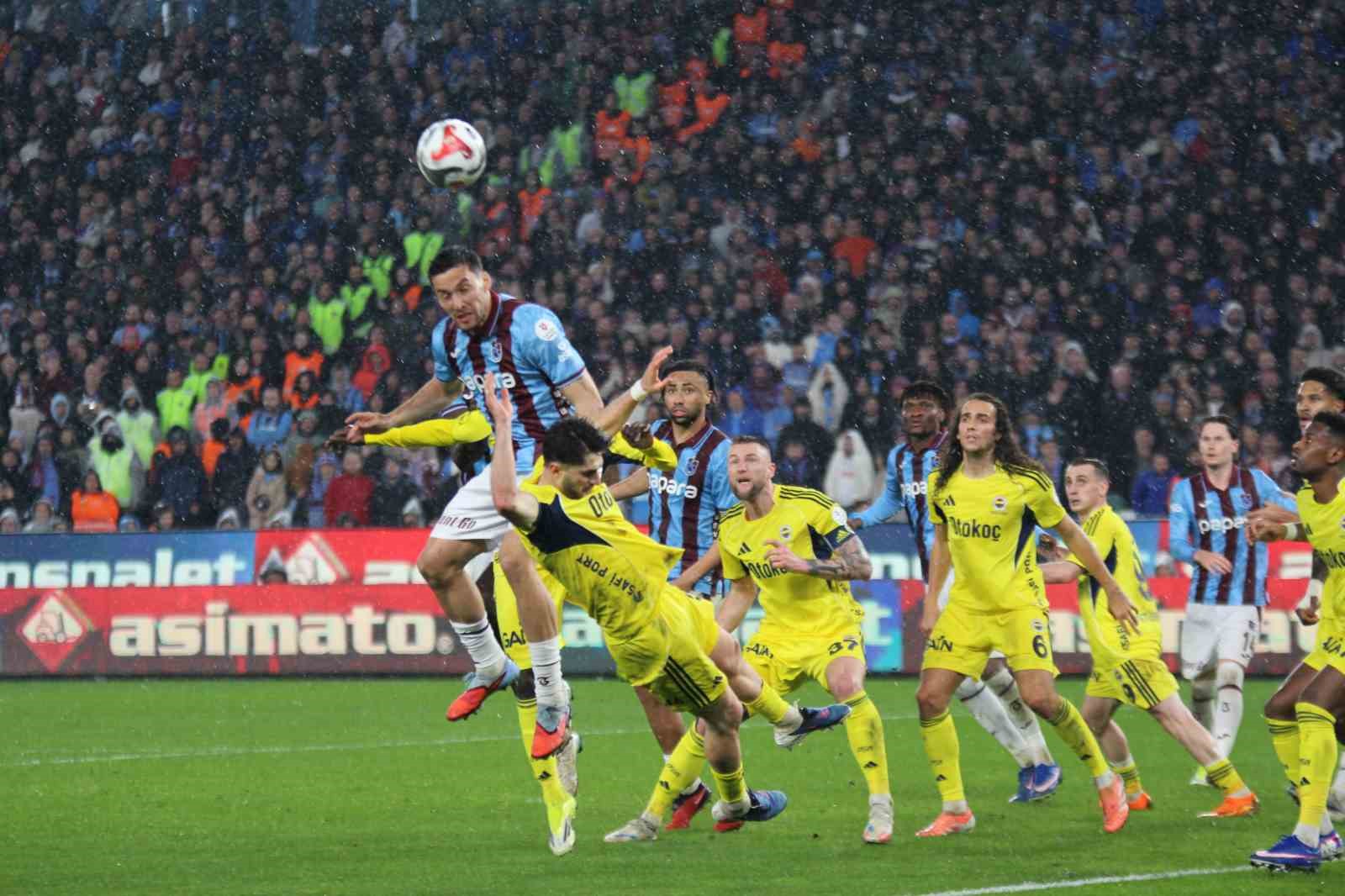 Trendyol Süper Lig: Trabzonspor: 2 - Fenerbahçe: 3 (Maç sonucu)
Trendyol Süper Lig: Trabzonspor: 2 - Fenerbahçe: 3 (Maç sonucu)