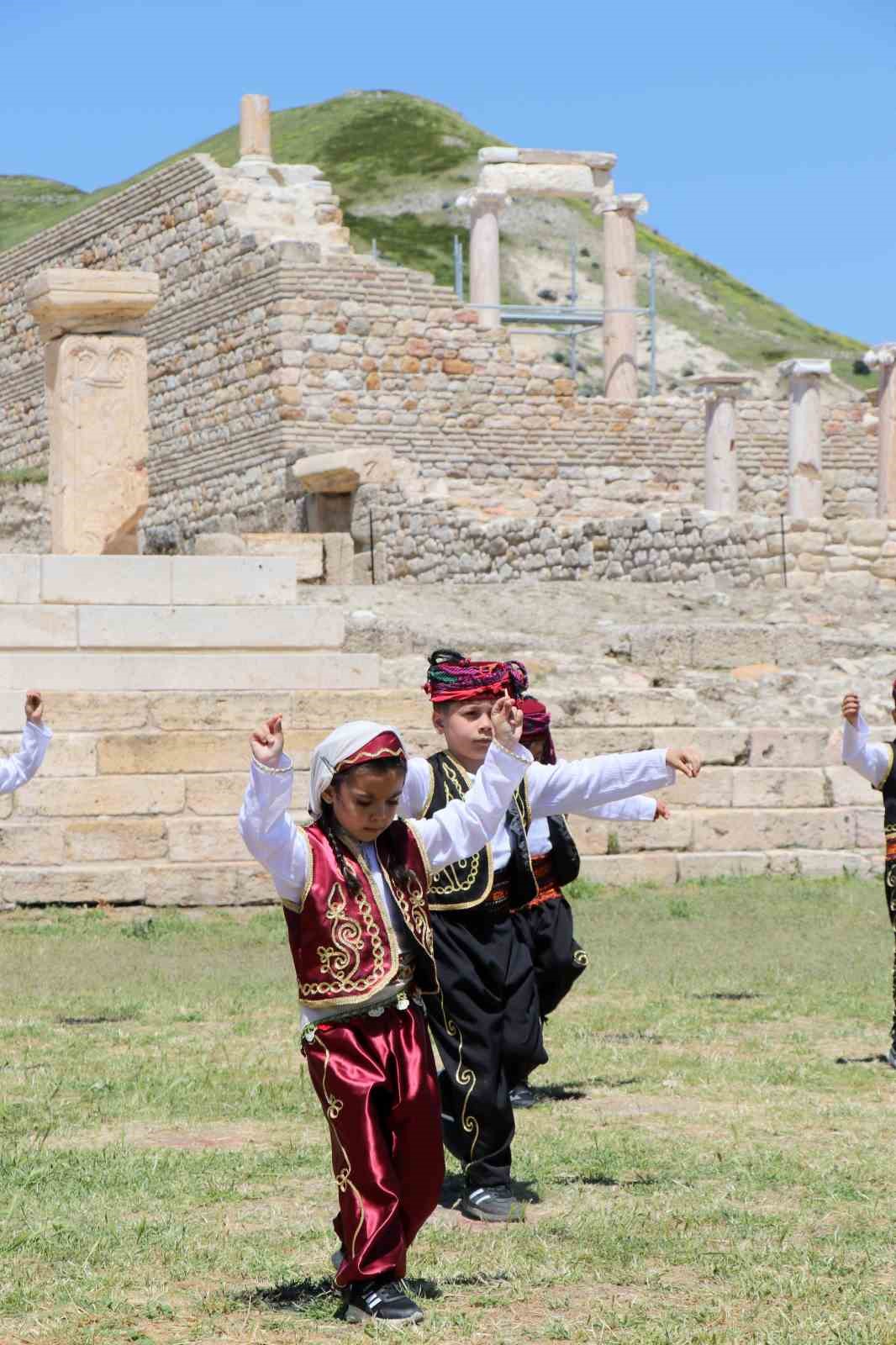 Tripolis Antik Kenti çocukların bayramına ev sahipliği yaptı
