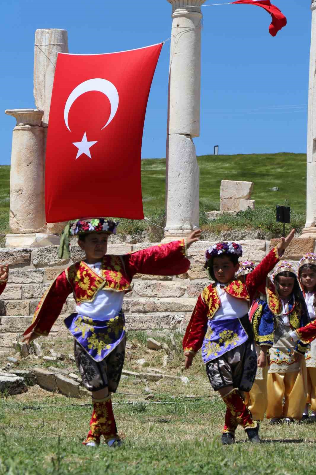 Tripolis Antik Kenti çocukların bayramına ev sahipliği yaptı
