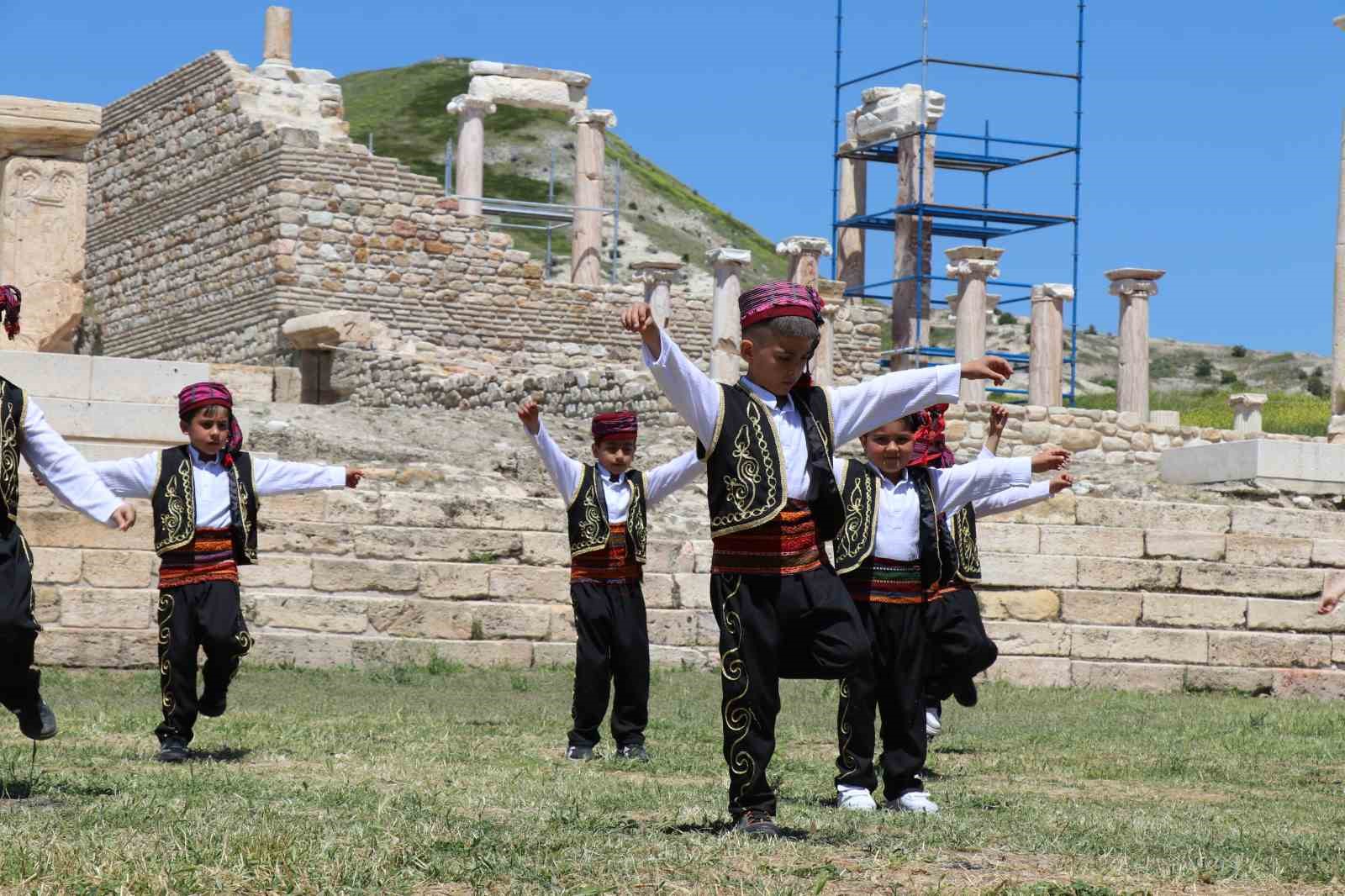 Tripolis Antik Kenti çocukların bayramına ev sahipliği yaptı
