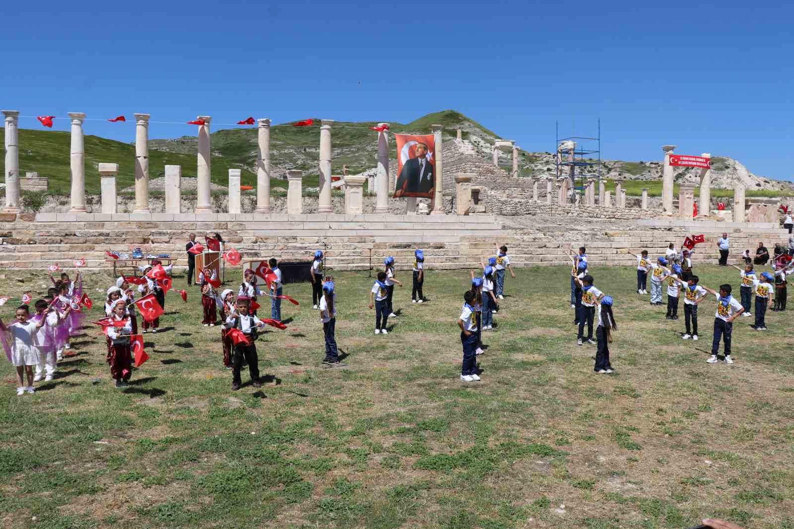 Tripolis Antik Kenti çocukların bayramına ev sahipliği yaptı
