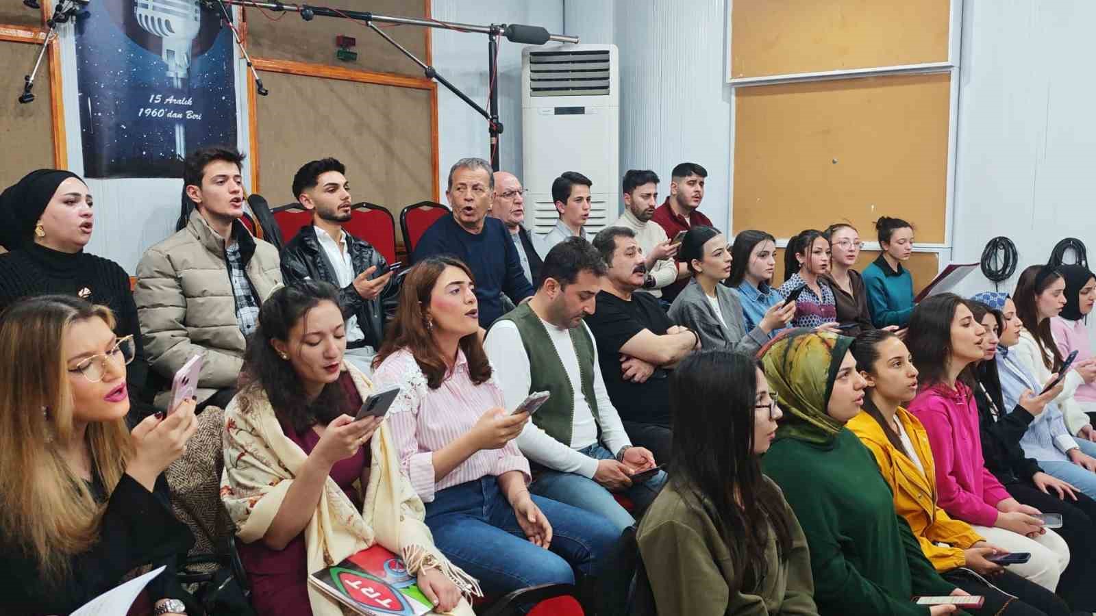 TRT Erzurum Radyosu’nda ustalar ile gençler buluştu
