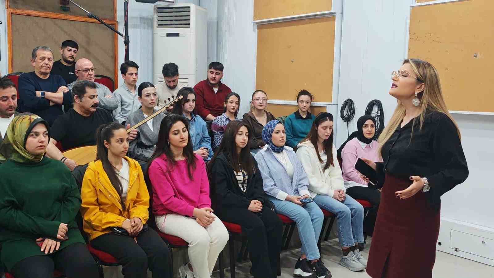 TRT Erzurum Radyosu’nda ustalar ile gençler buluştu
