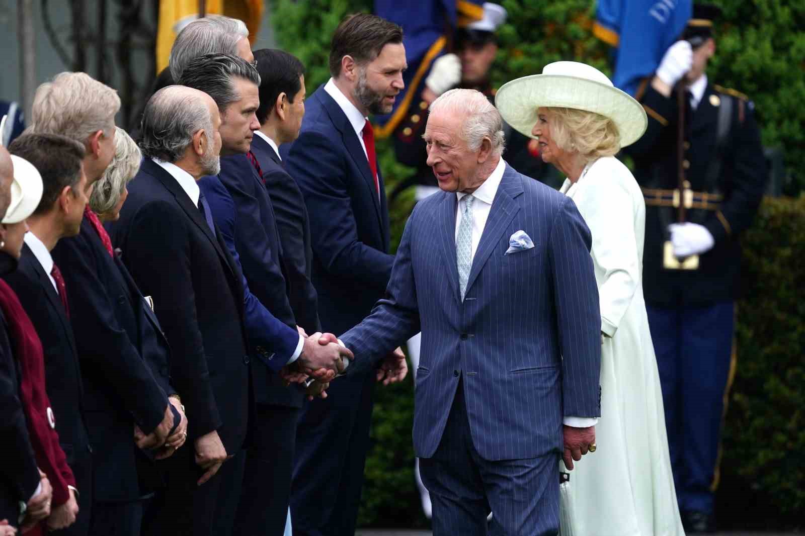 Trump, İngiltere Kralı Charles’ı Beyaz Saray’da askeri törenle karşıladı
