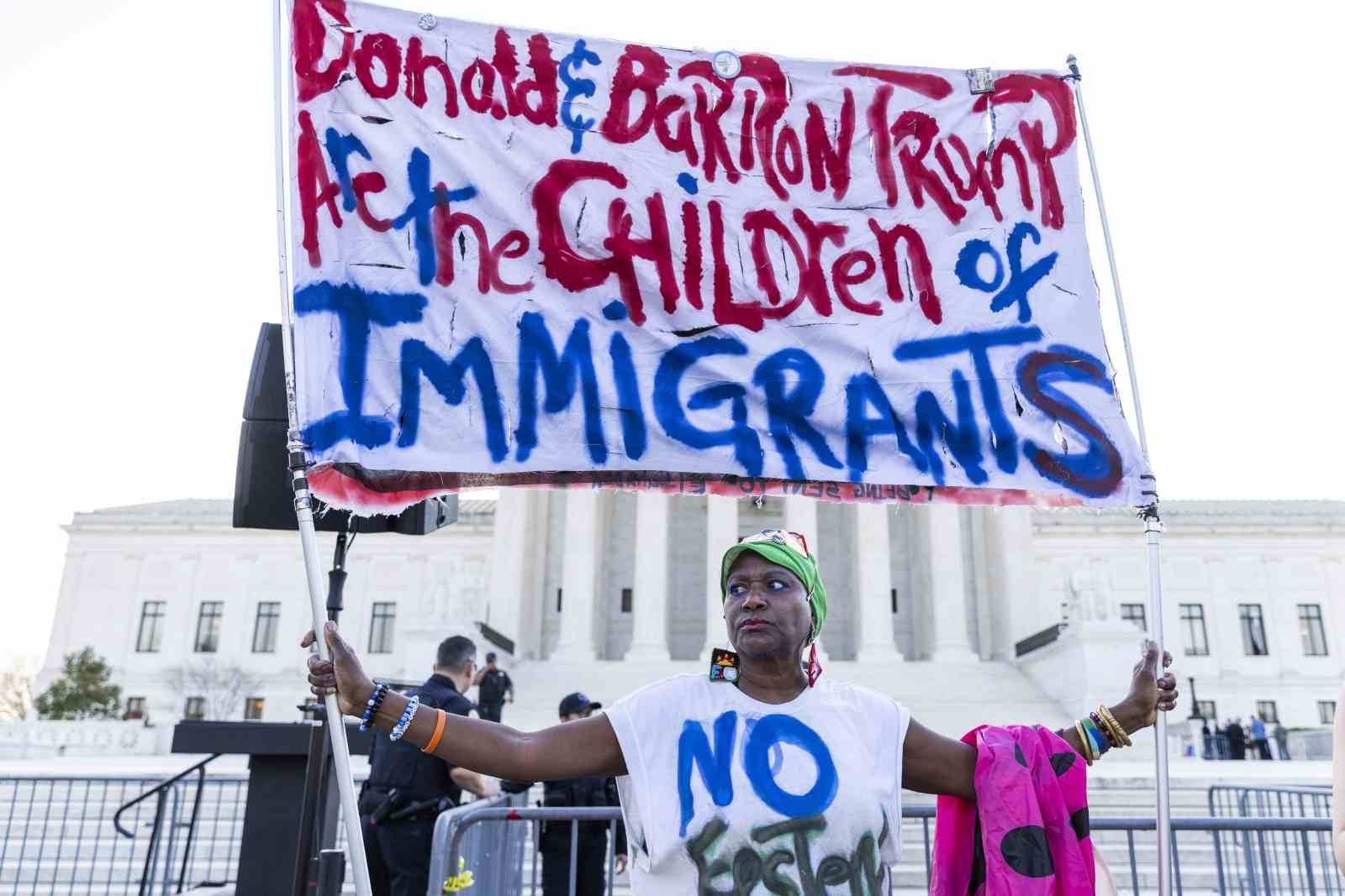 Trump, Yüksek Mahkeme duruşmasına katılan görevdeki ilk başkan oldu
