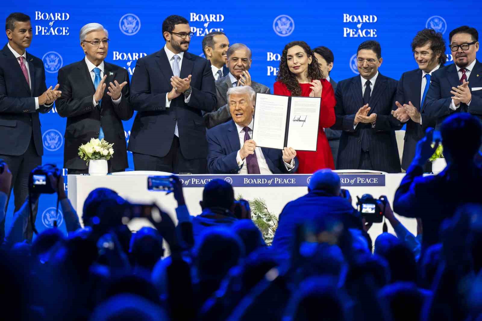 Trump’ın kurduğu Barış Kurulu’nun kuruluş sözleşmesi Davos’ta imzalandı
Trump’ın kurduğu Barış Kurulu’nun kuruluş sözleşmesi Davos’ta imzalandı