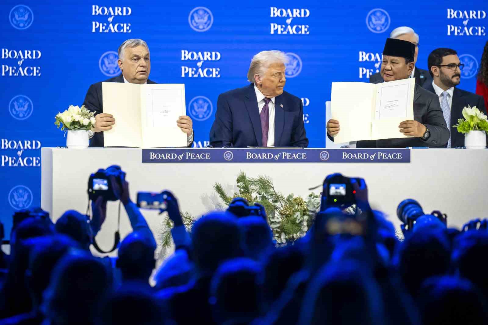 Trump’ın kurduğu Barış Kurulu’nun kuruluş sözleşmesi Davos’ta imzalandı
Trump’ın kurduğu Barış Kurulu’nun kuruluş sözleşmesi Davos’ta imzalandı