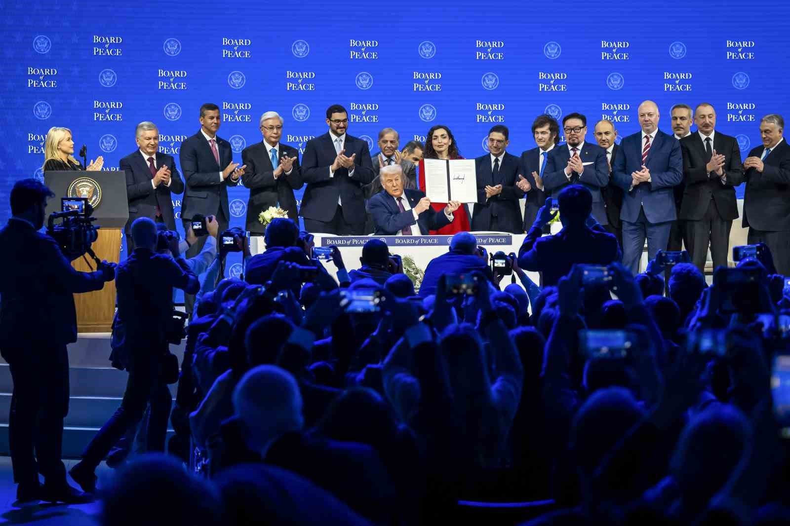 Trump’ın kurduğu Barış Kurulu’nun kuruluş sözleşmesi Davos’ta imzalandı
Trump’ın kurduğu Barış Kurulu’nun kuruluş sözleşmesi Davos’ta imzalandı