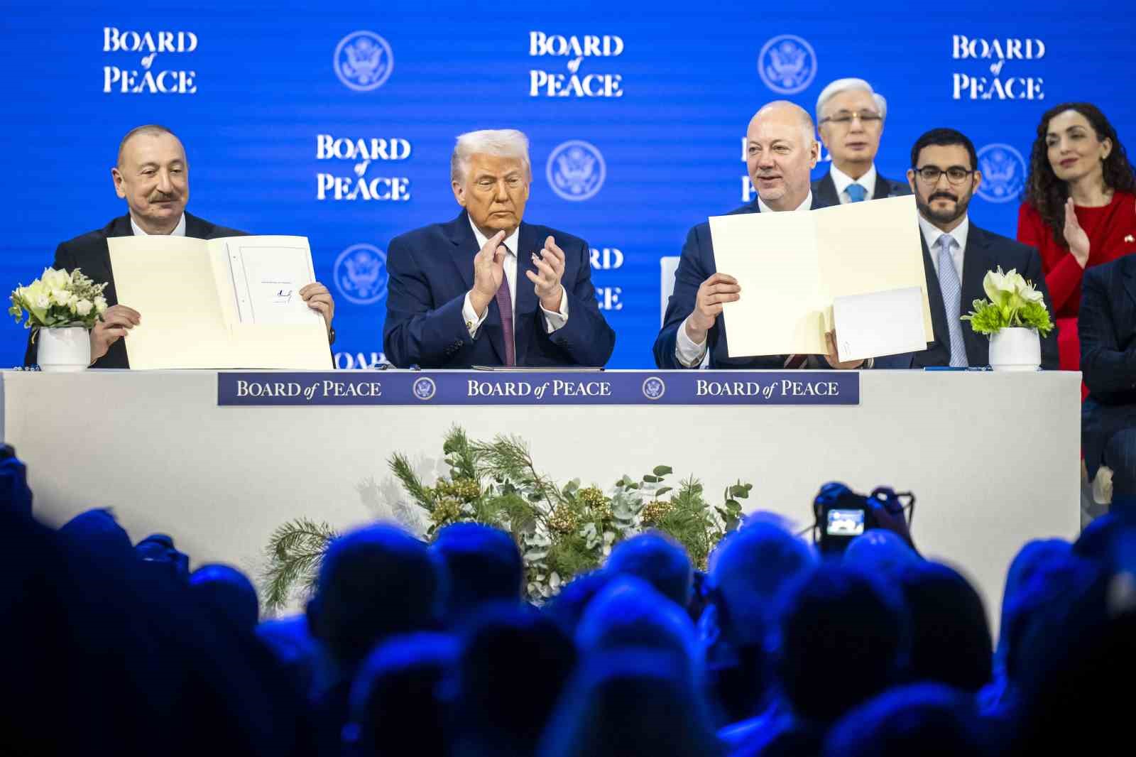 Trump’ın kurduğu Barış Kurulu’nun kuruluş sözleşmesi Davos’ta imzalandı
Trump’ın kurduğu Barış Kurulu’nun kuruluş sözleşmesi Davos’ta imzalandı