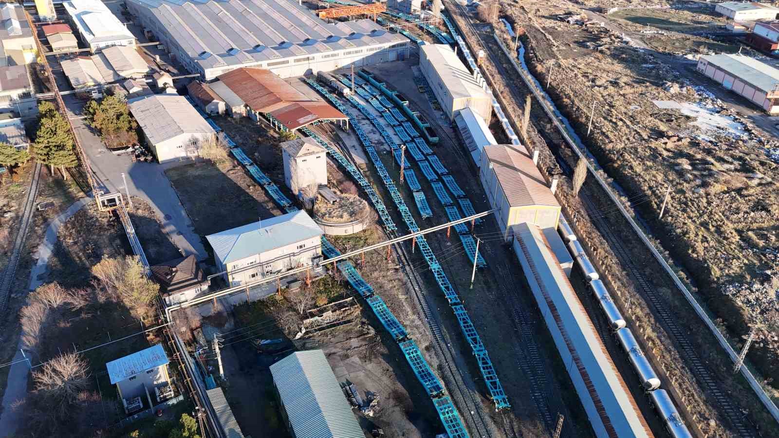 TSK’nın stratejik araçları demiryoluyla güvenle taşınıyor
