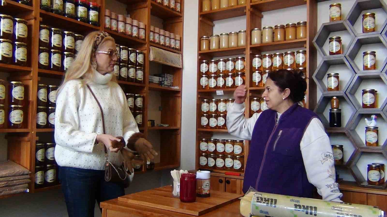 Tuğba Özay’dan Kars’ta Birlik ve Beraberlik Mesajı: "Emperyalizmin oyununa gelmeyelim"
