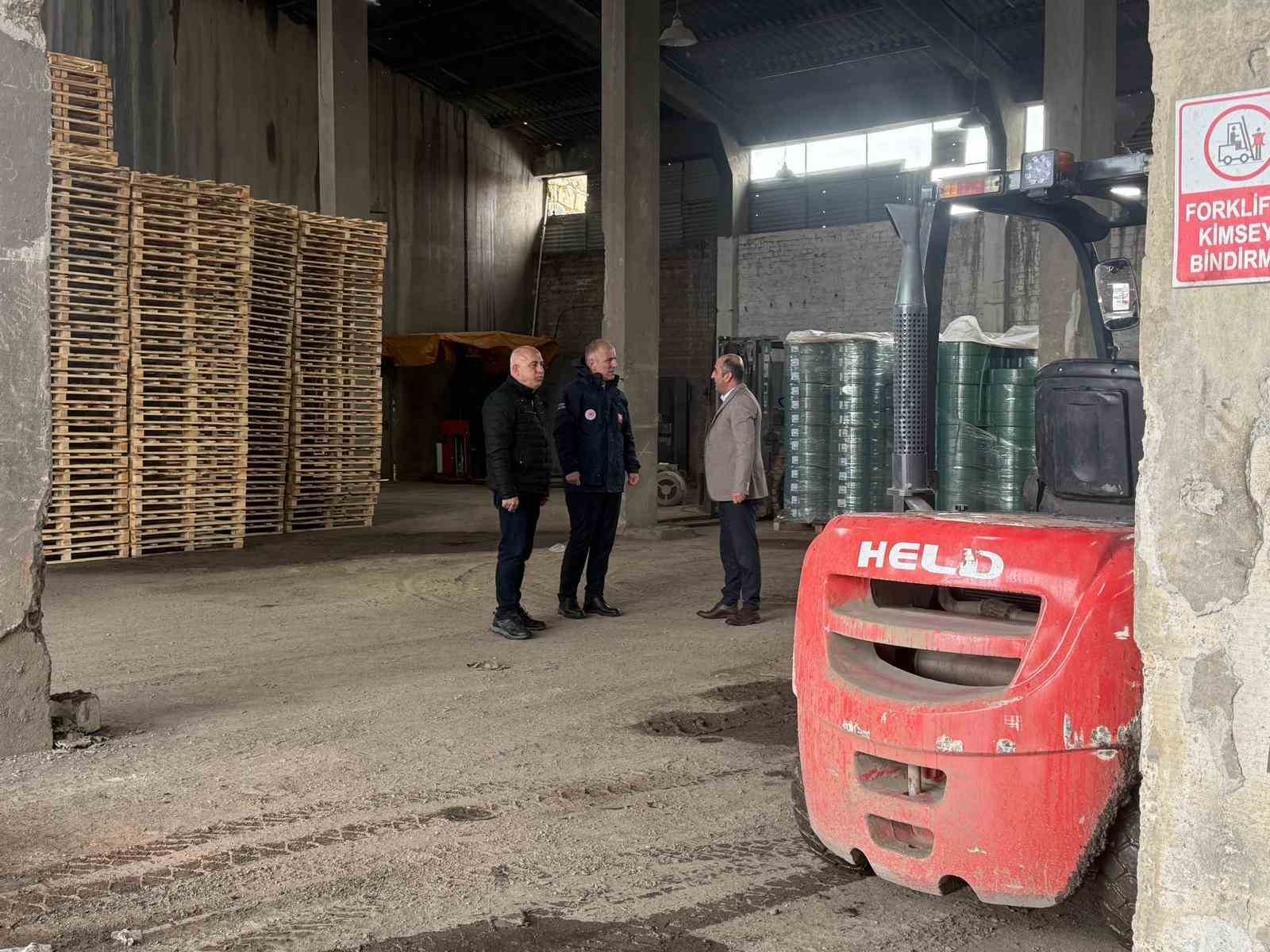 Tuğla fabrikasında üretim süreci incelendi
