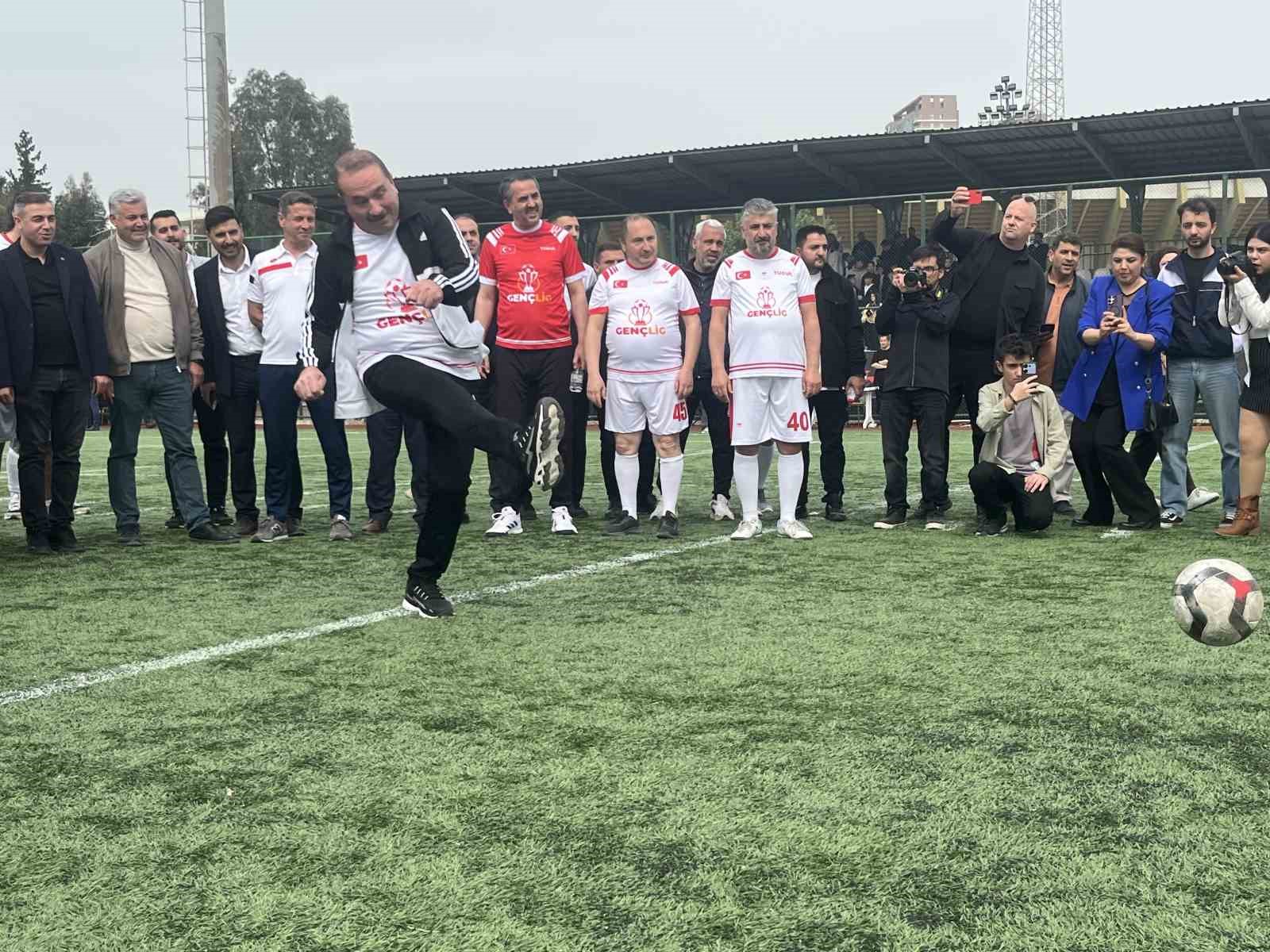 TÜGVA İzmir liseler arası ’Gençlig’ futbol turnuvası heyecanı başladı
