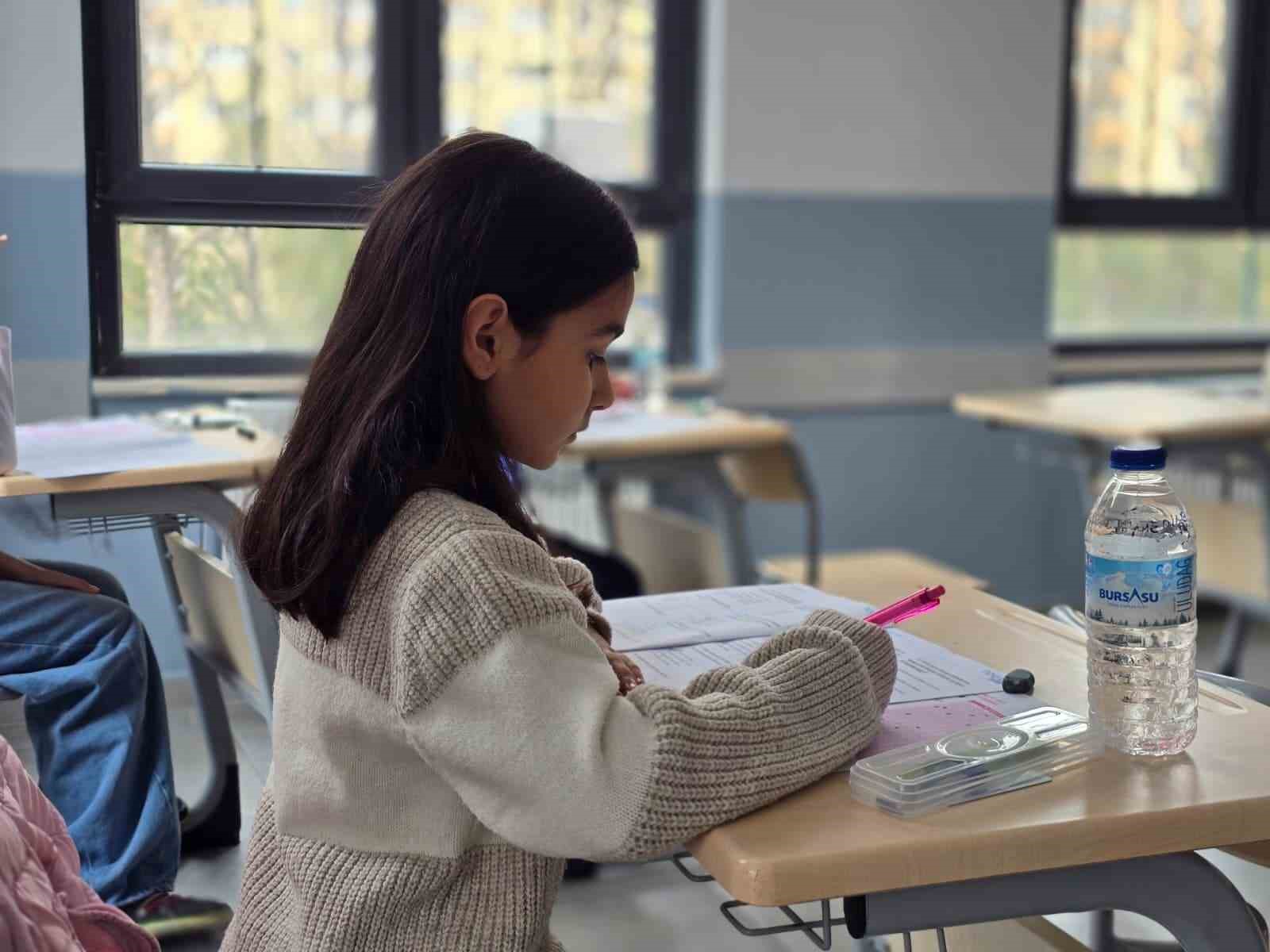 TÜGVA’nın ’Kitap Kurdu’ sınavı Eskişehir’de tamamlandı
